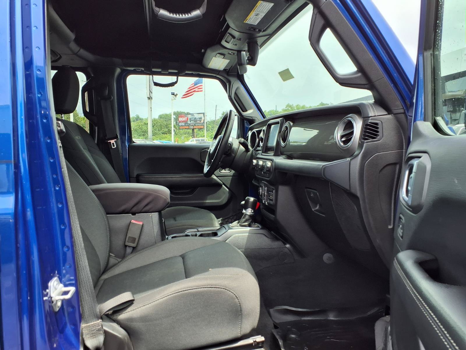 Used 2018 Jeep Wrangler Unlimited Sahara AWD/4WD image 28
