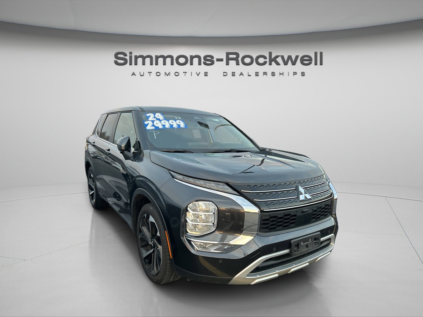 Used 2024 Mitsubishi Outlander SE image 2