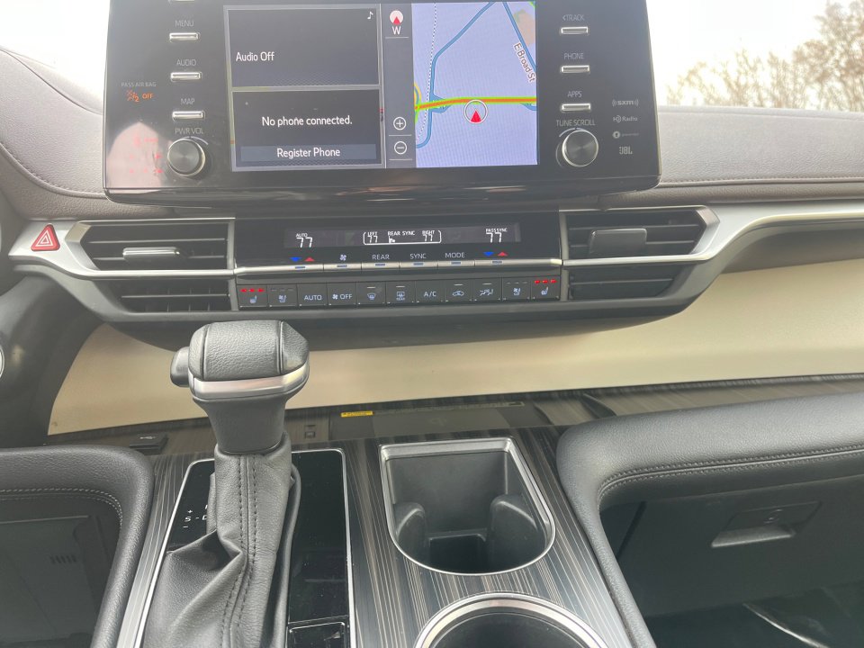 Certified 2023 Toyota Sienna Platinum image 22