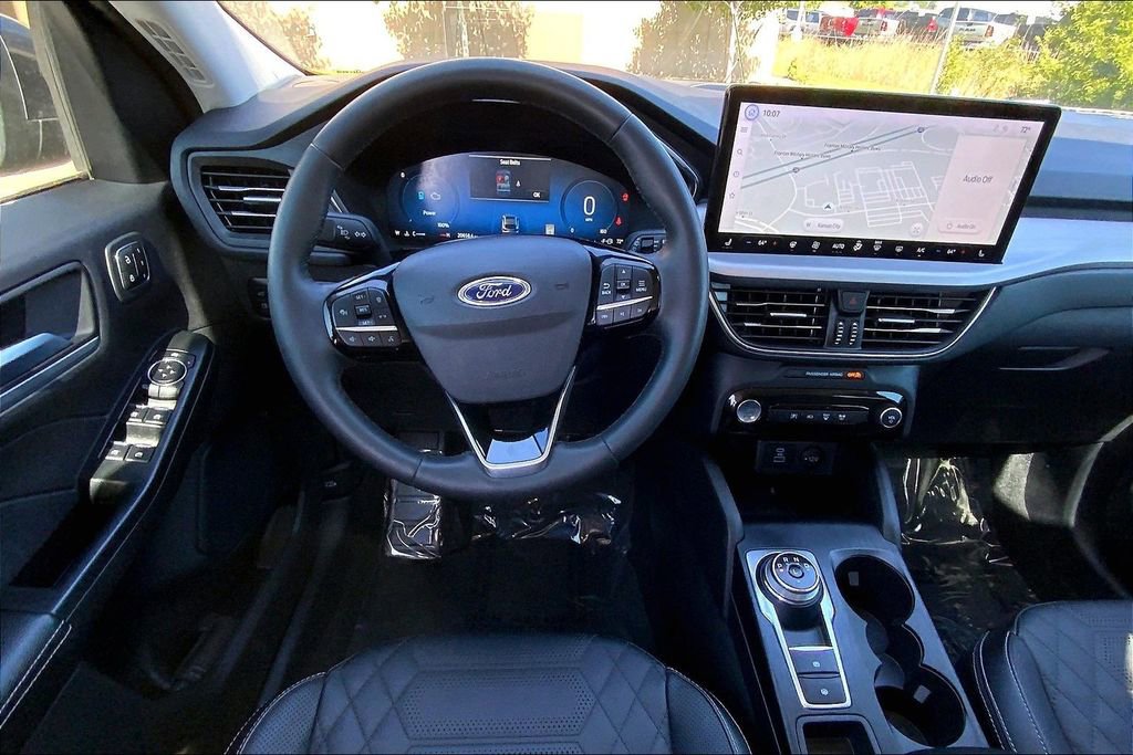 Used 2023 Ford Escape SE w/ PHEV Premium Package FWD image 5