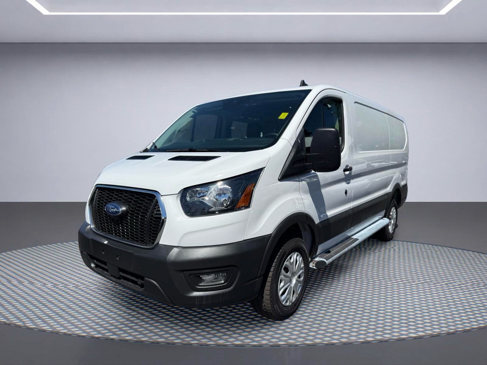 Used 2025 Ford Transit 250 Low Roof w/ Exterior Upgrade Package RWD image 2