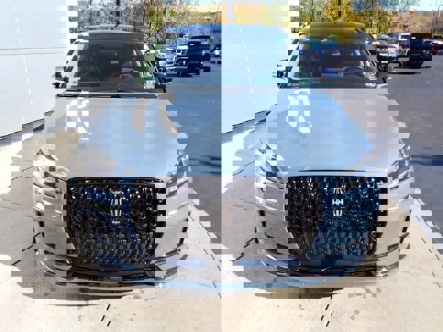 New 2026 Lincoln Corsair Premiere image 9