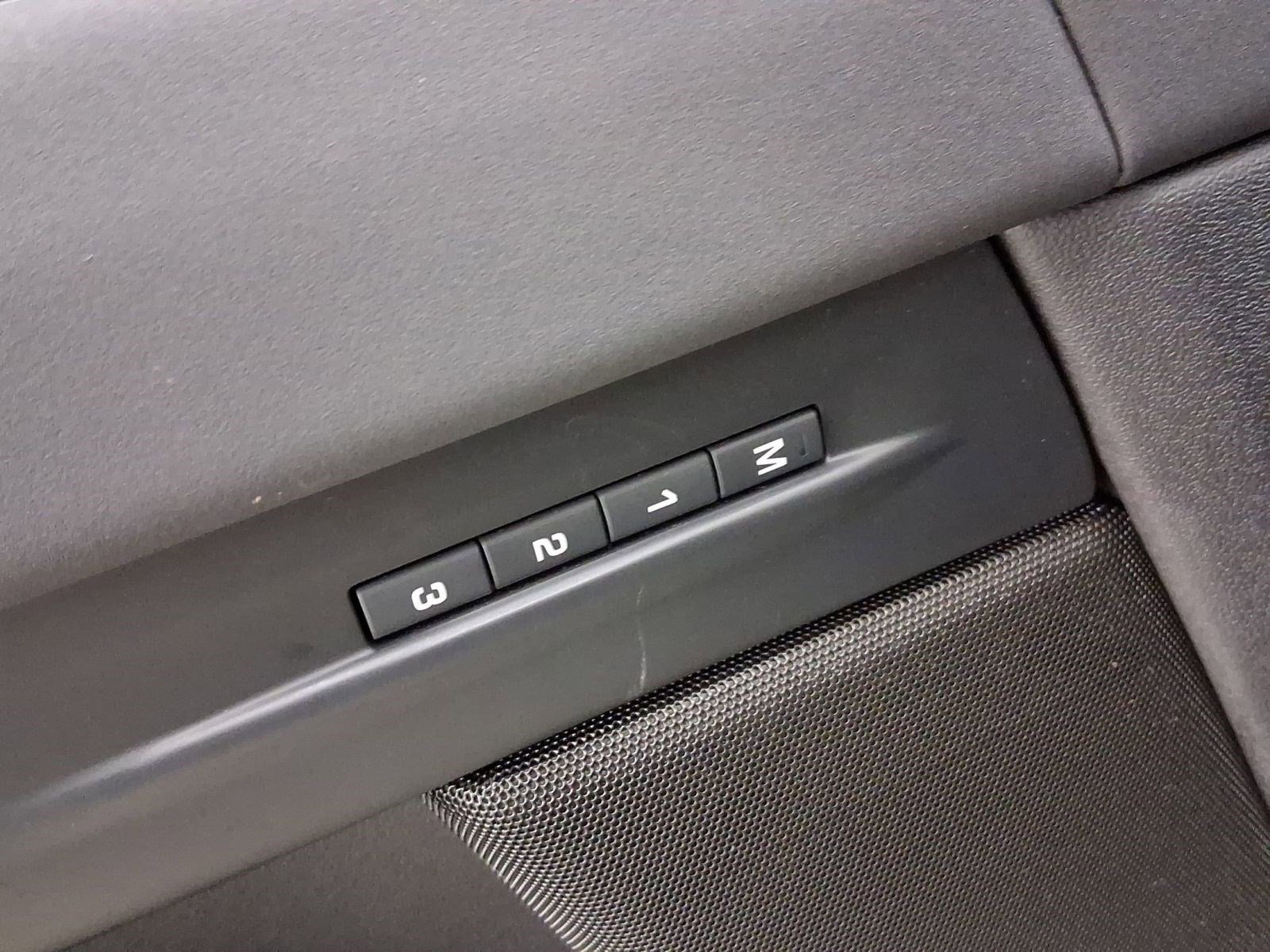 Used 2025 Land Rover Range Rover Evoque S image 21