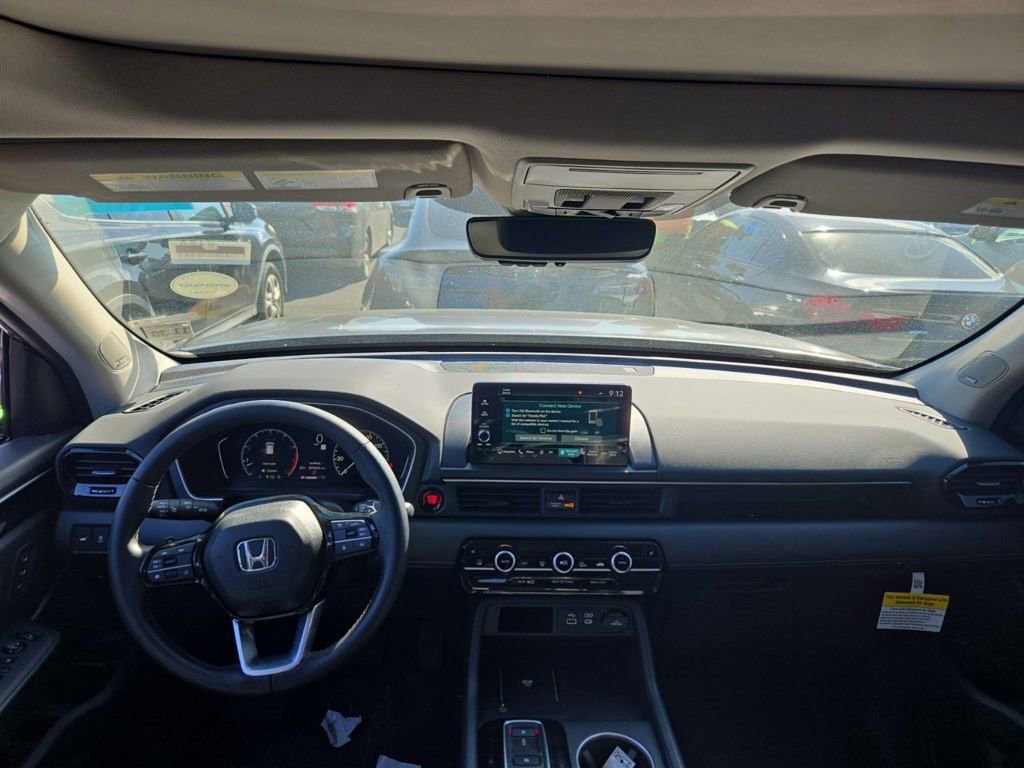 Used 2025 Honda Pilot Touring image 7
