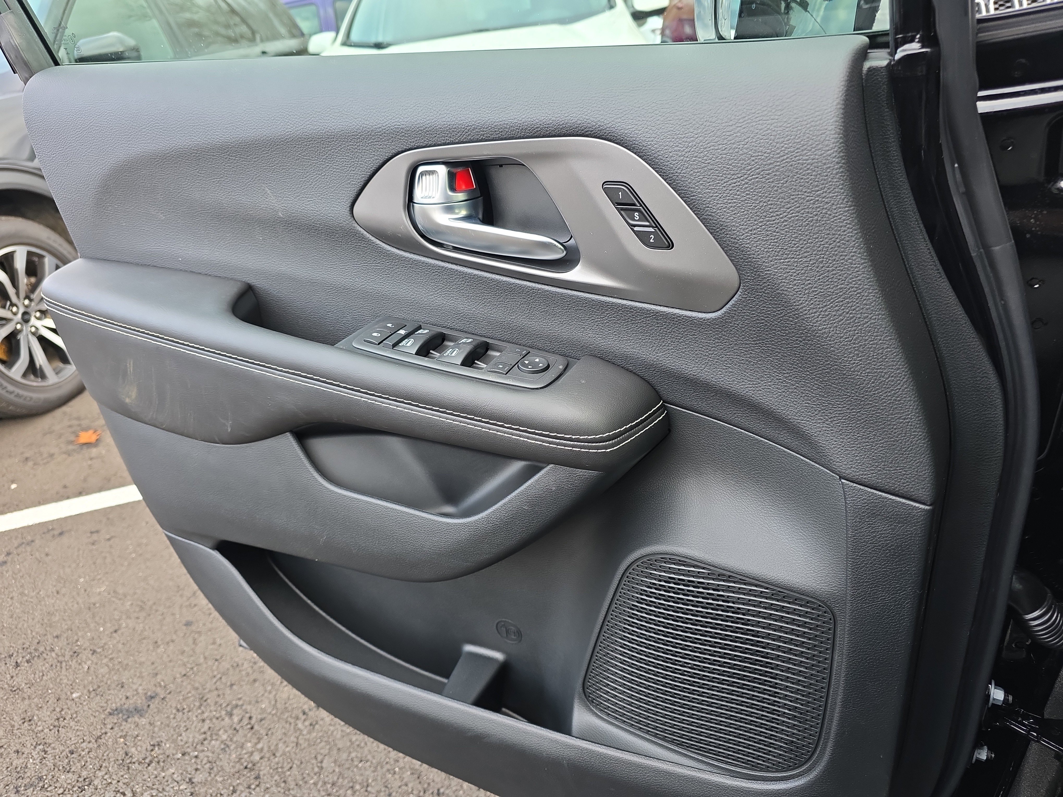 New 2026 Chrysler Pacifica Select image 13