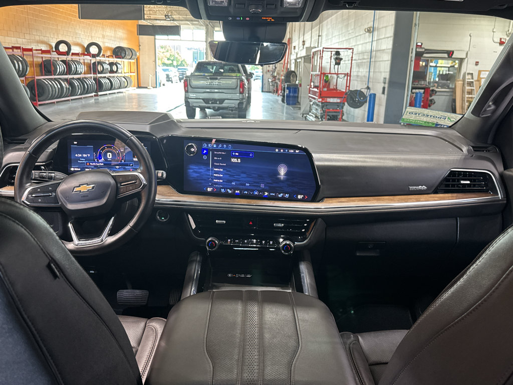 Used 2025 Chevrolet Suburban High Country AWD/4WD image 14