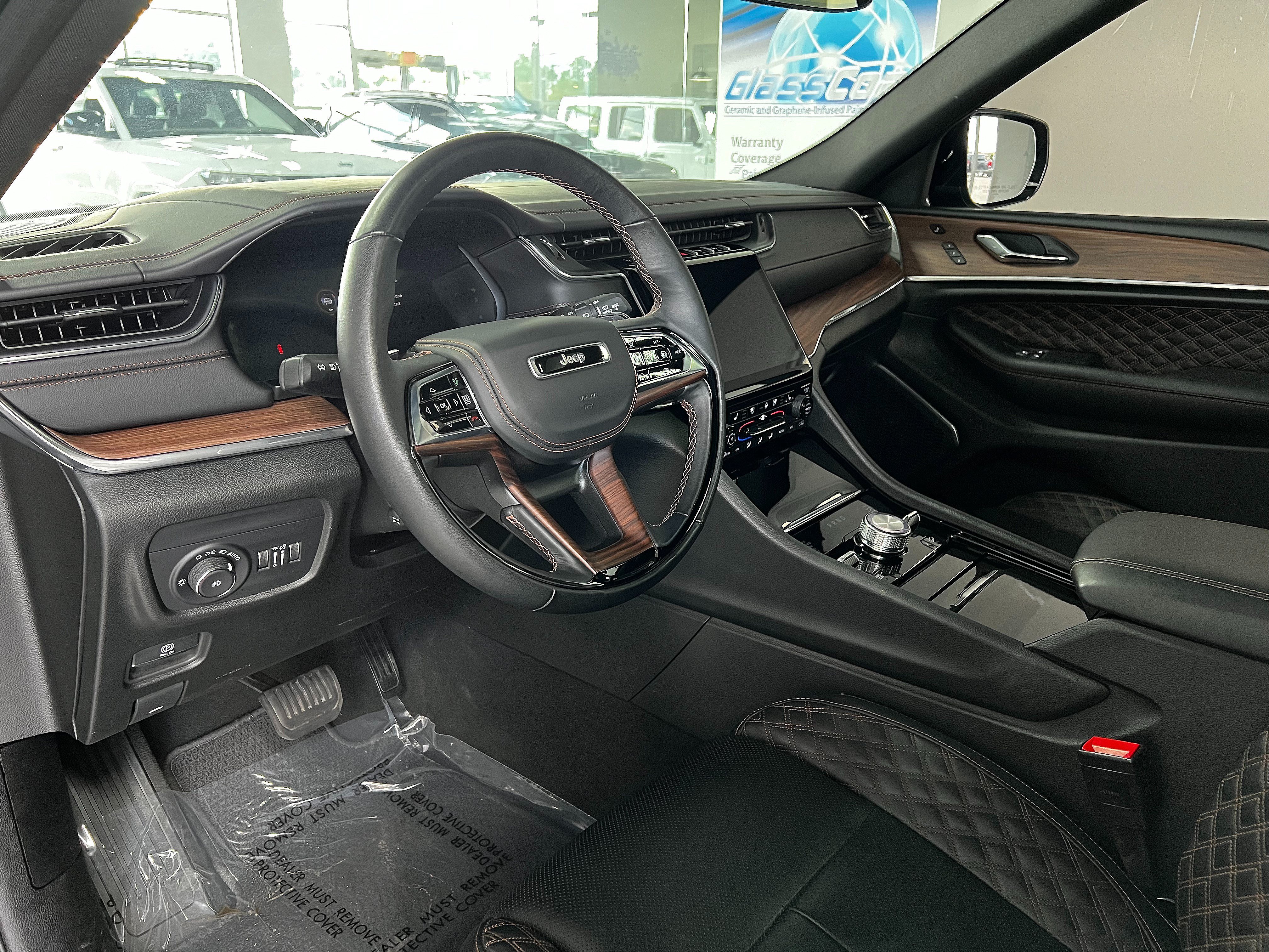 Used 2025 Jeep Grand Cherokee Summit w/ Obsidian Package AWD/4WD image 9