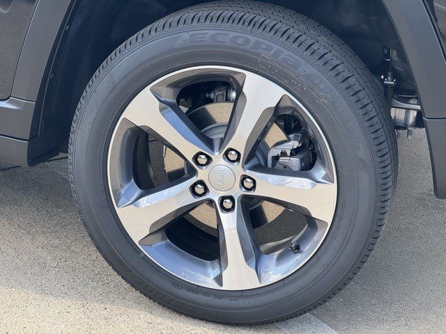 Certified 2025 Jeep Grand Cherokee Limited w/ Luxury Tech Group II image 41