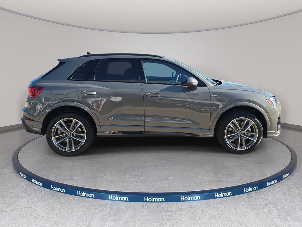 Certified 2025 Audi Q3 2.0T Premium w/ Convenience Package AWD/4WD image 2