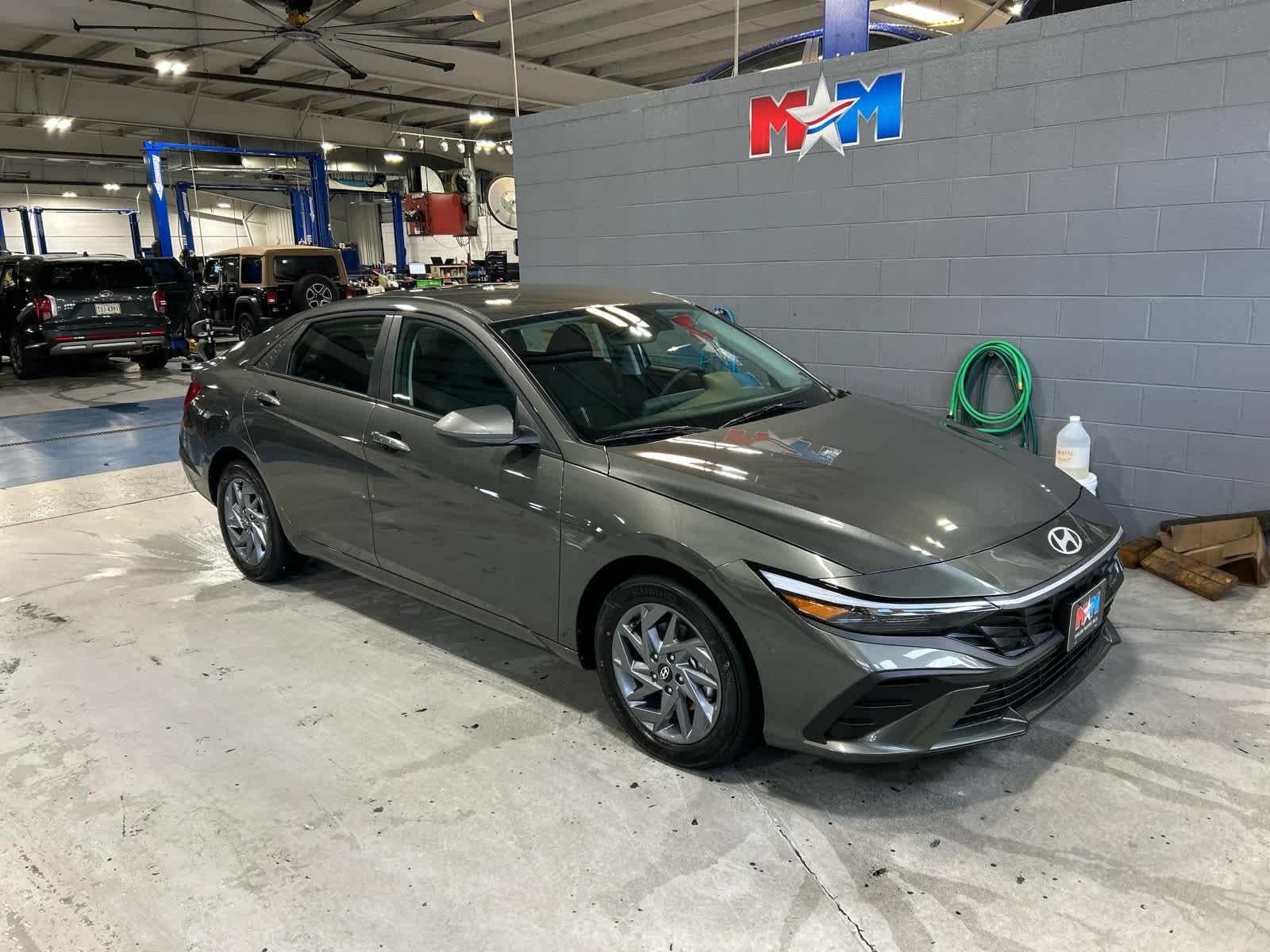 New 2026 Hyundai Elantra Hybrid FWD image 2