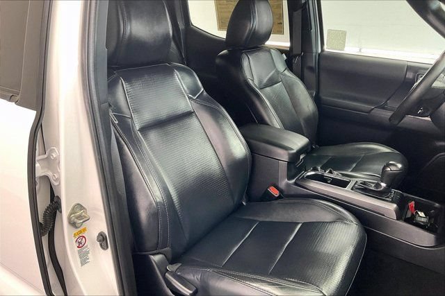 Used 2019 Toyota Tacoma TRD Off-Road w/ TRD Premium Off Road Package AWD/4WD image 6