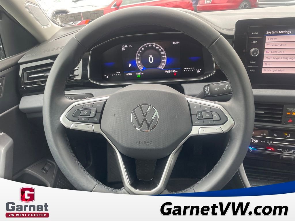 Certified 2025 Volkswagen Jetta SE image 14