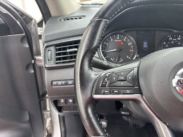 Used 2020 Nissan Rogue SV FWD image 17