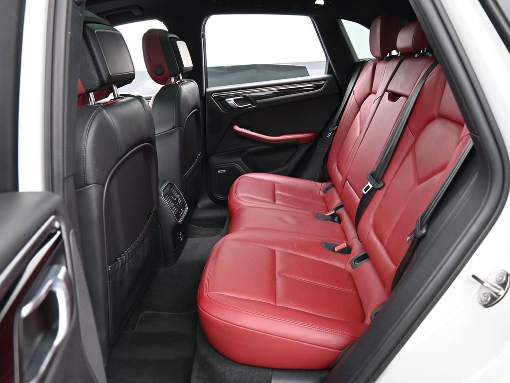 Certified 2022 Porsche Macan image 25