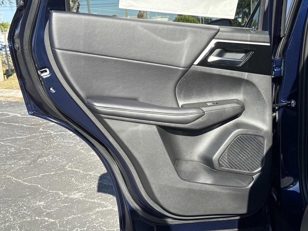 New 2025 Mitsubishi Outlander SE AWD/4WD image 12