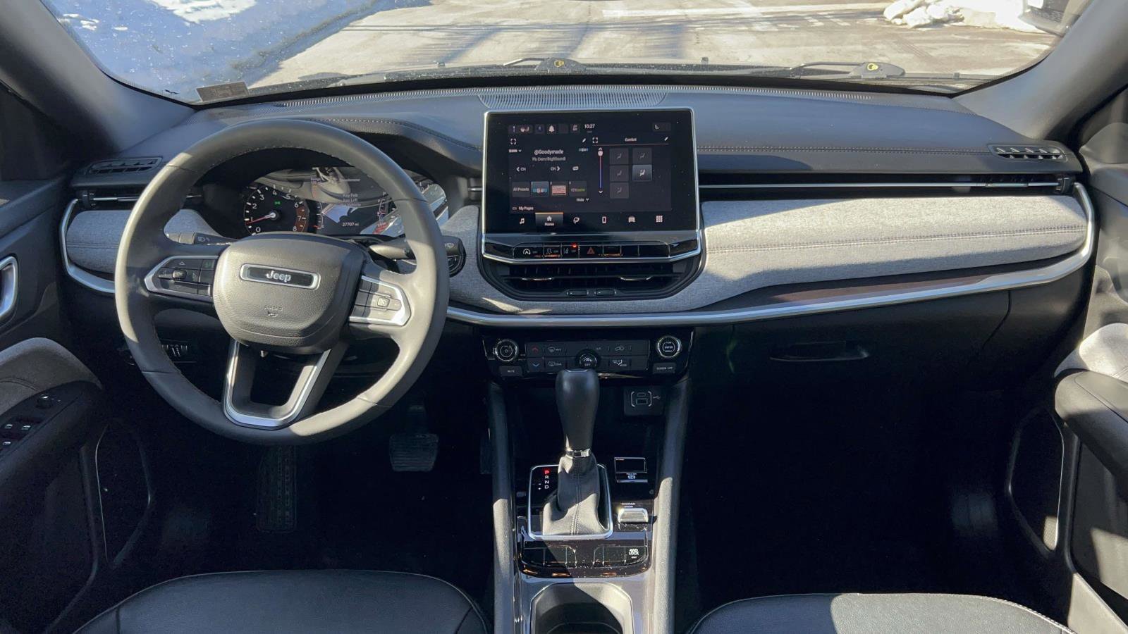 Used 2023 Jeep Compass Latitude image 31