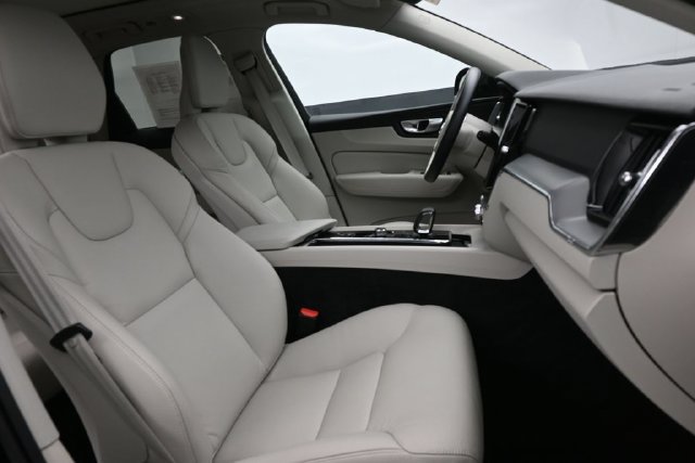 Used 2024 Volvo XC60 B5 Core w/ Climate Package AWD/4WD image 32