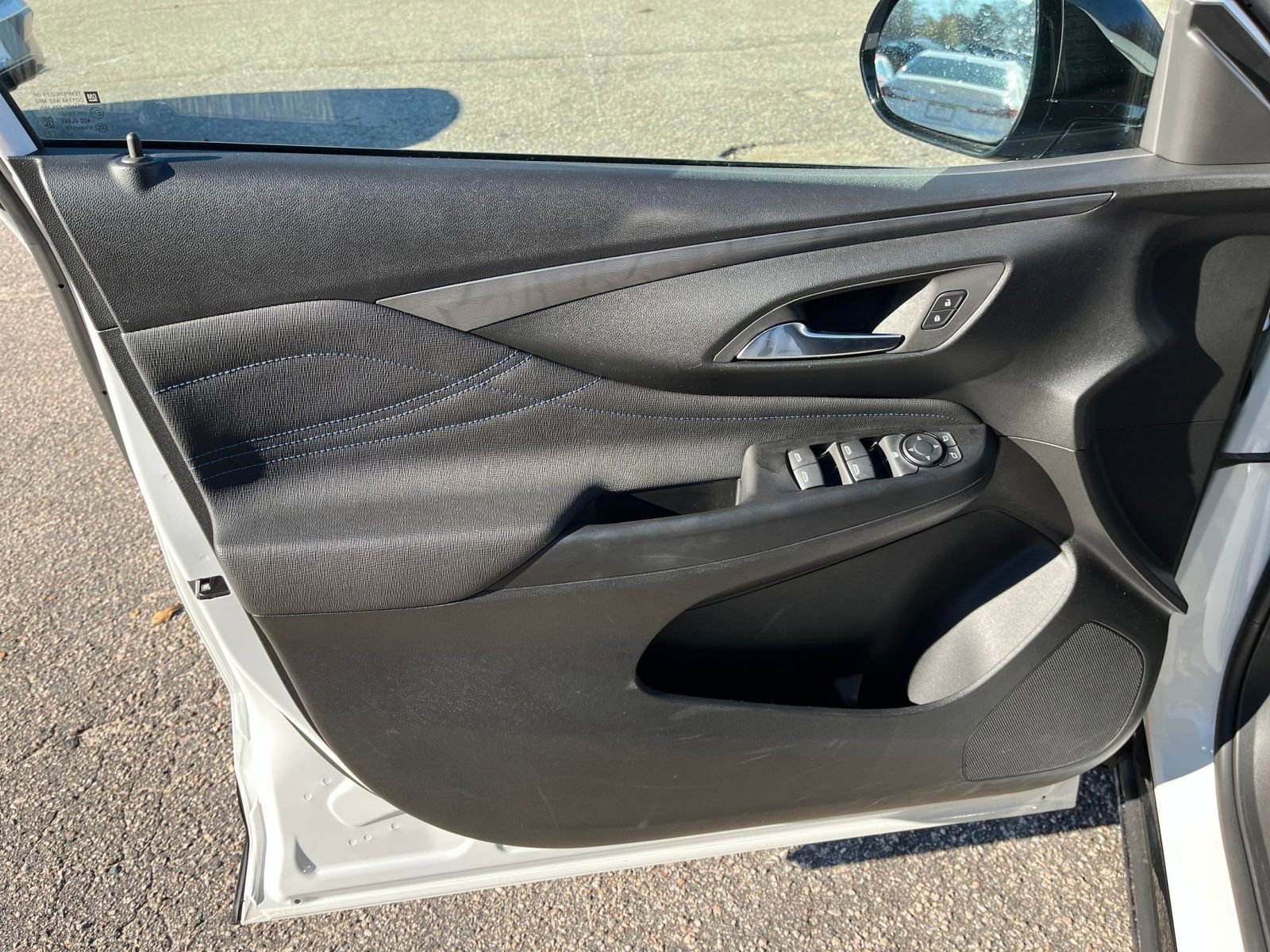 Used 2025 Buick Envista Sport Touring image 18