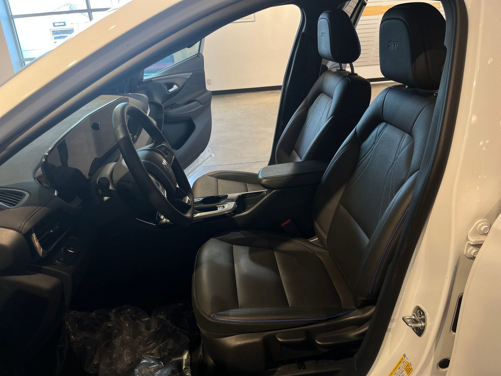Used 2025 Buick Envista Sport Touring image 25