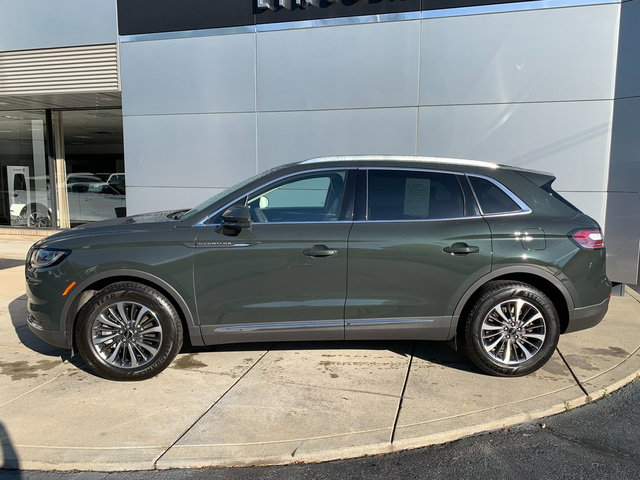 Used 2023 Lincoln Nautilus AWD w/ Premium Package image 2