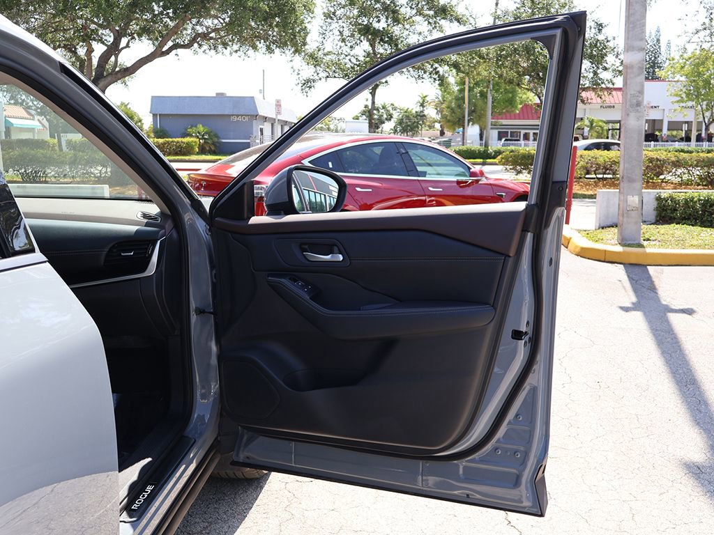 Used 2023 Nissan Rogue SL FWD image 25