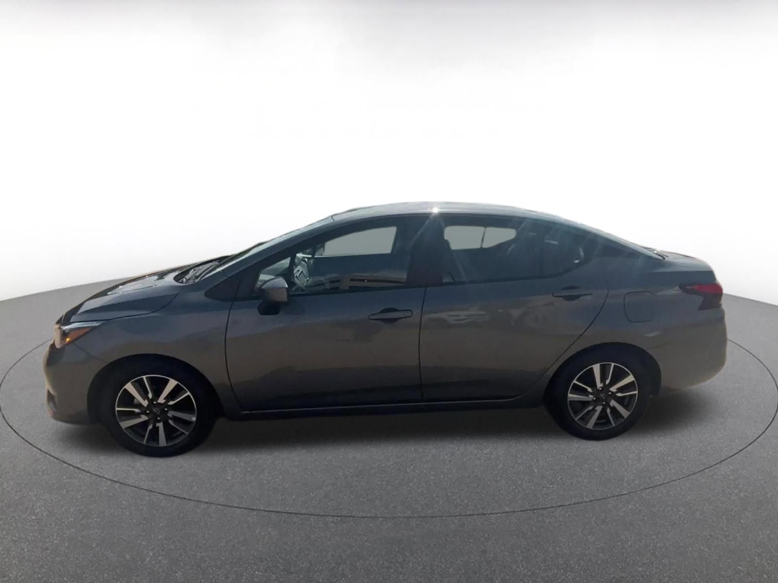 Used 2025 Nissan Versa SV image 9