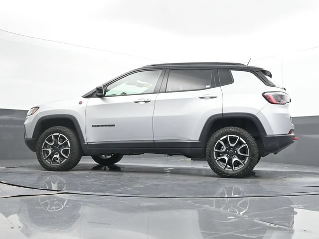 Used 2025 Jeep Compass Trailhawk AWD/4WD image 48