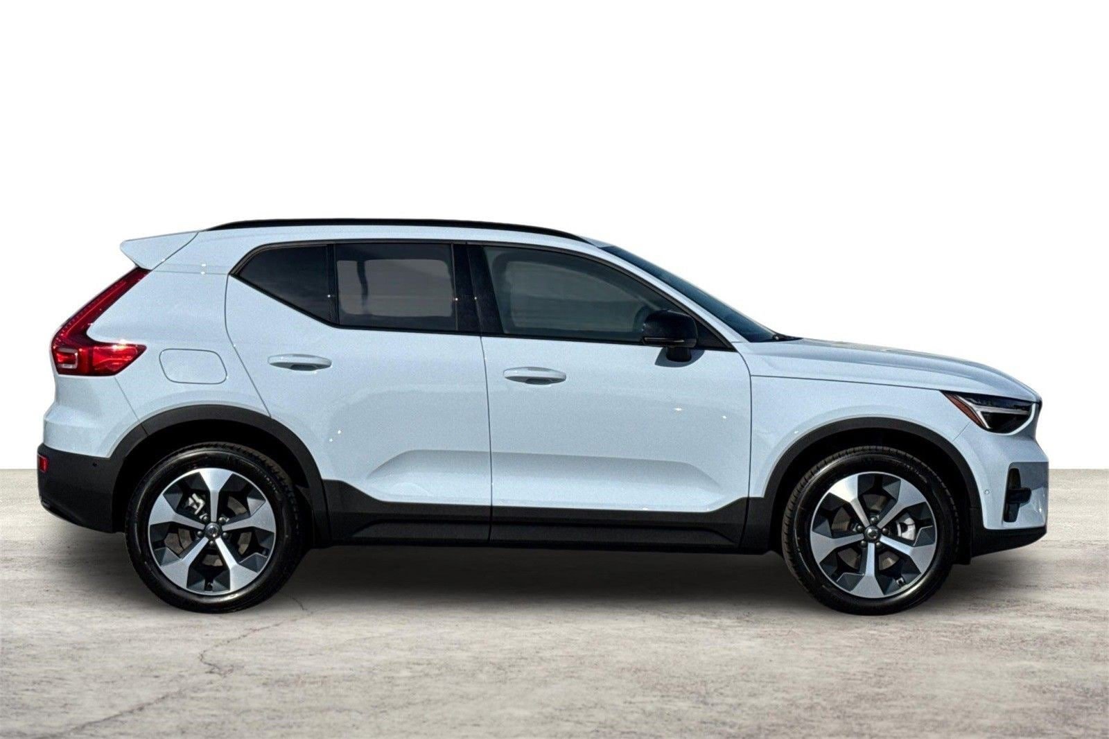 New 2026 Volvo XC40 B5 Plus w/ Protection Package Premier AWD/4WD image 10