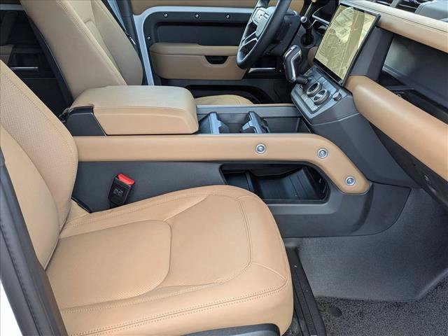 New 2026 Land Rover Defender 130 X-Dynamic SE AWD/4WD image 18