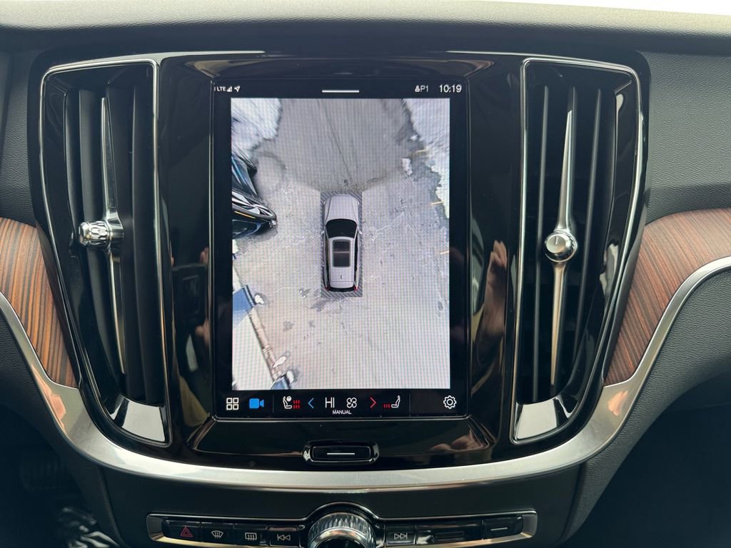 Certified 2025 Volvo V60 B5 Cross Country Plus image 16