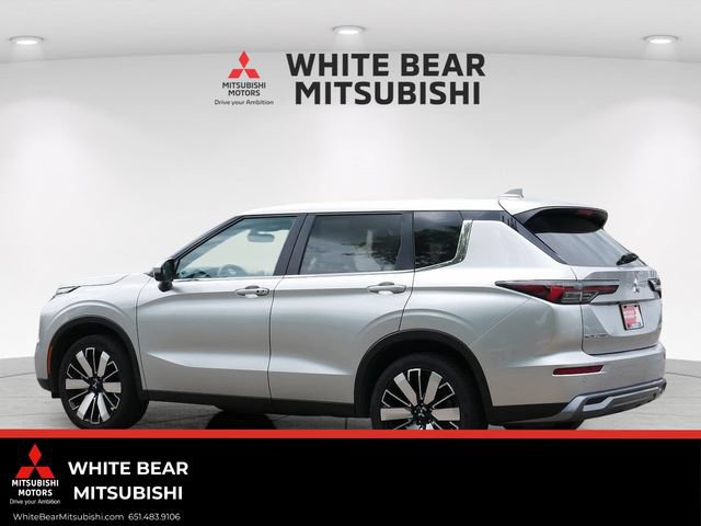 Used 2025 Mitsubishi Outlander SE AWD/4WD image 4