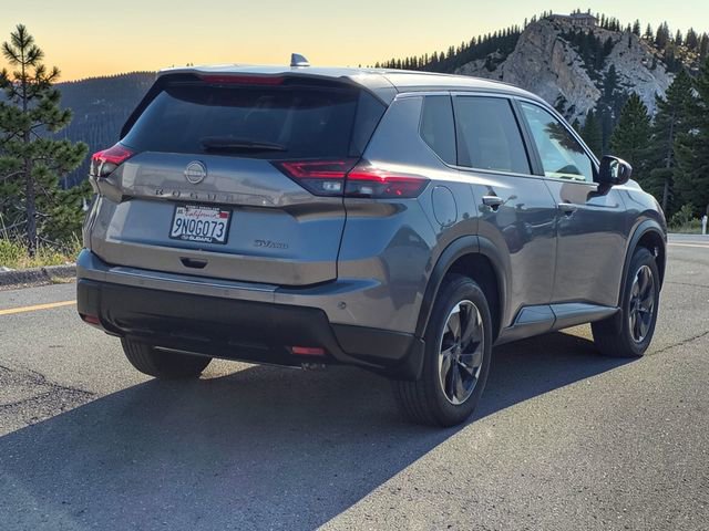 Used 2024 Nissan Rogue SV image 7