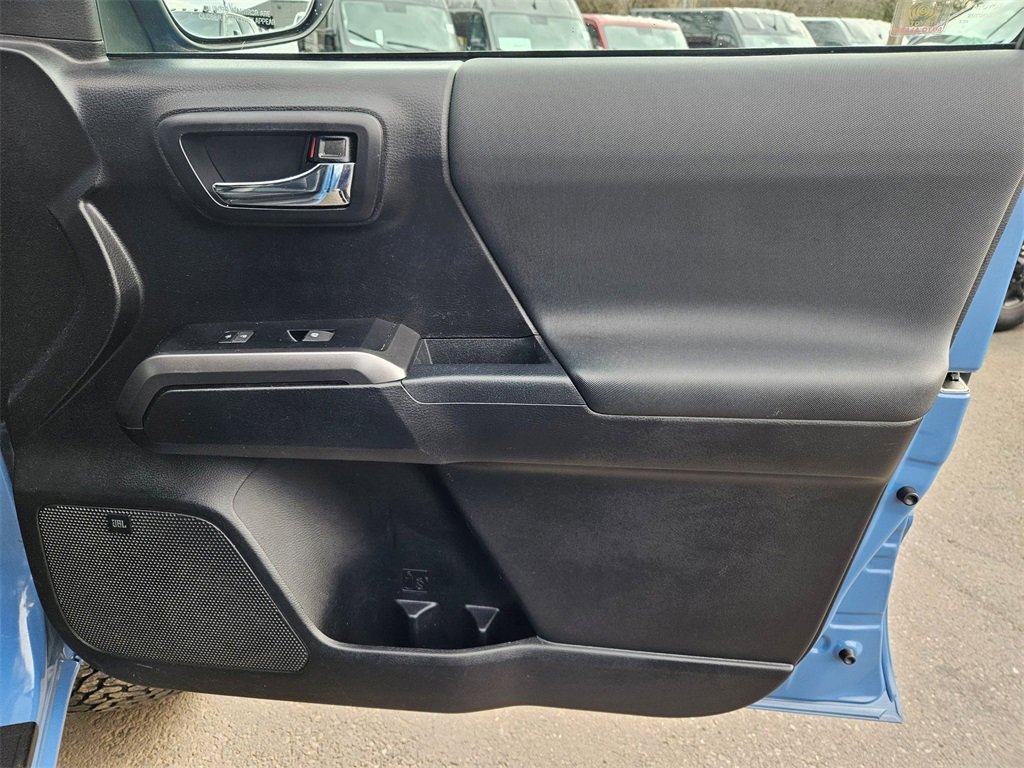 Used 2019 Toyota Tacoma TRD Off-Road image 17