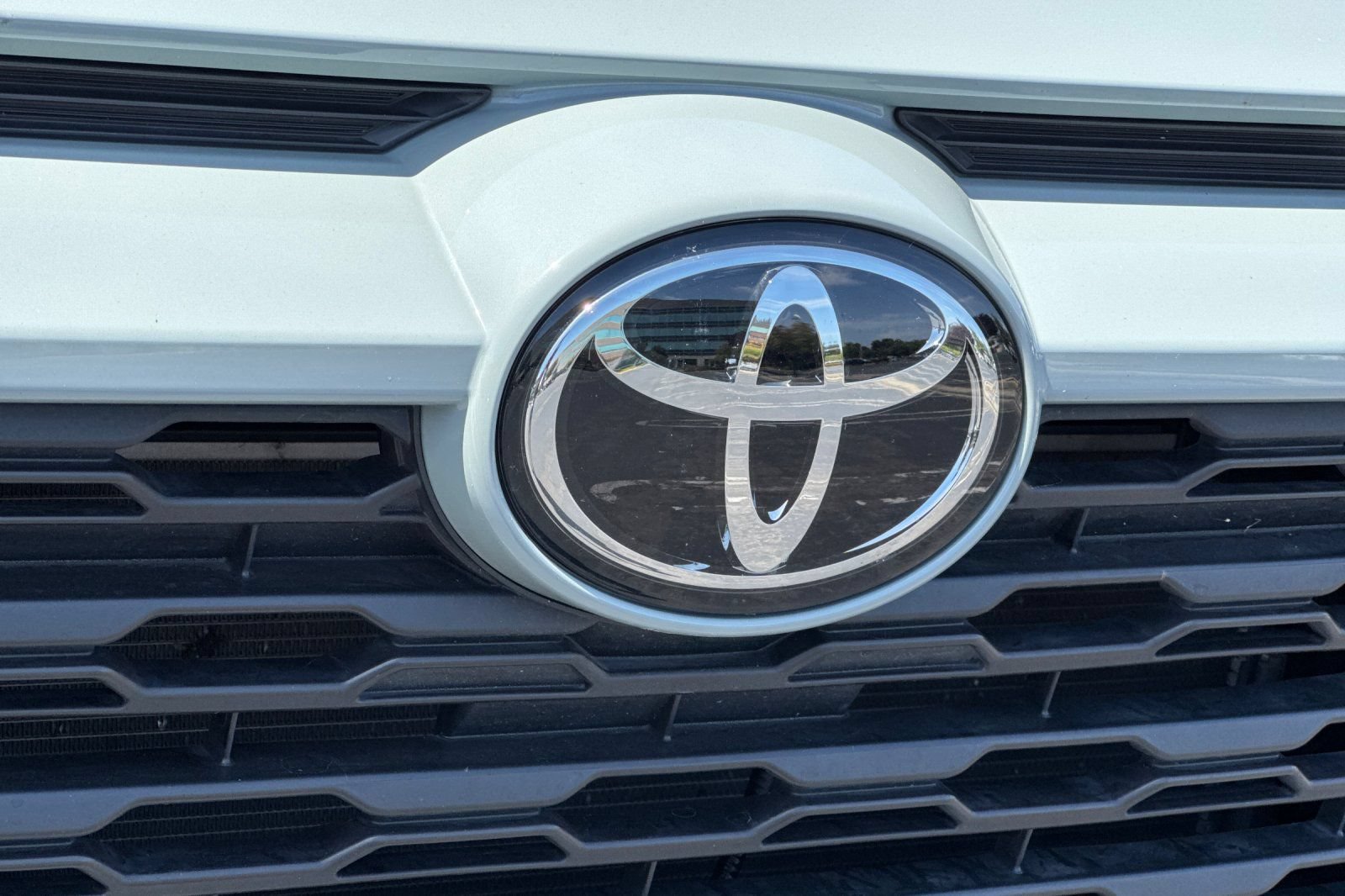 Used 2022 Toyota RAV4 XLE w/ Convenience Package AWD/4WD image 48
