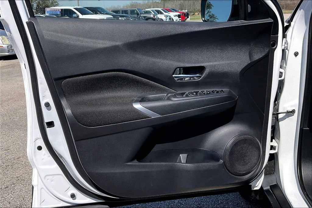 Used 2024 Nissan Kicks SV image 17