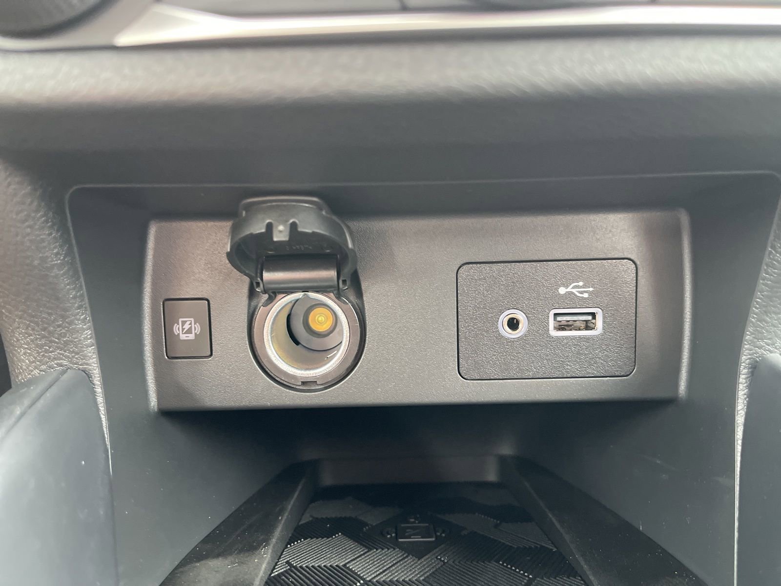 New 2025 Nissan Versa SV w/ Trunk Package image 22