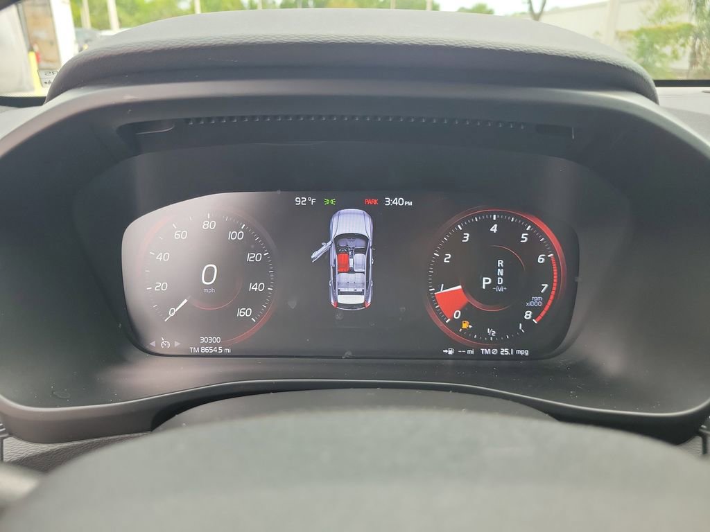 Used 2021 Volvo XC40 T5 R-Design w/ Climate Package AWD/4WD image 16