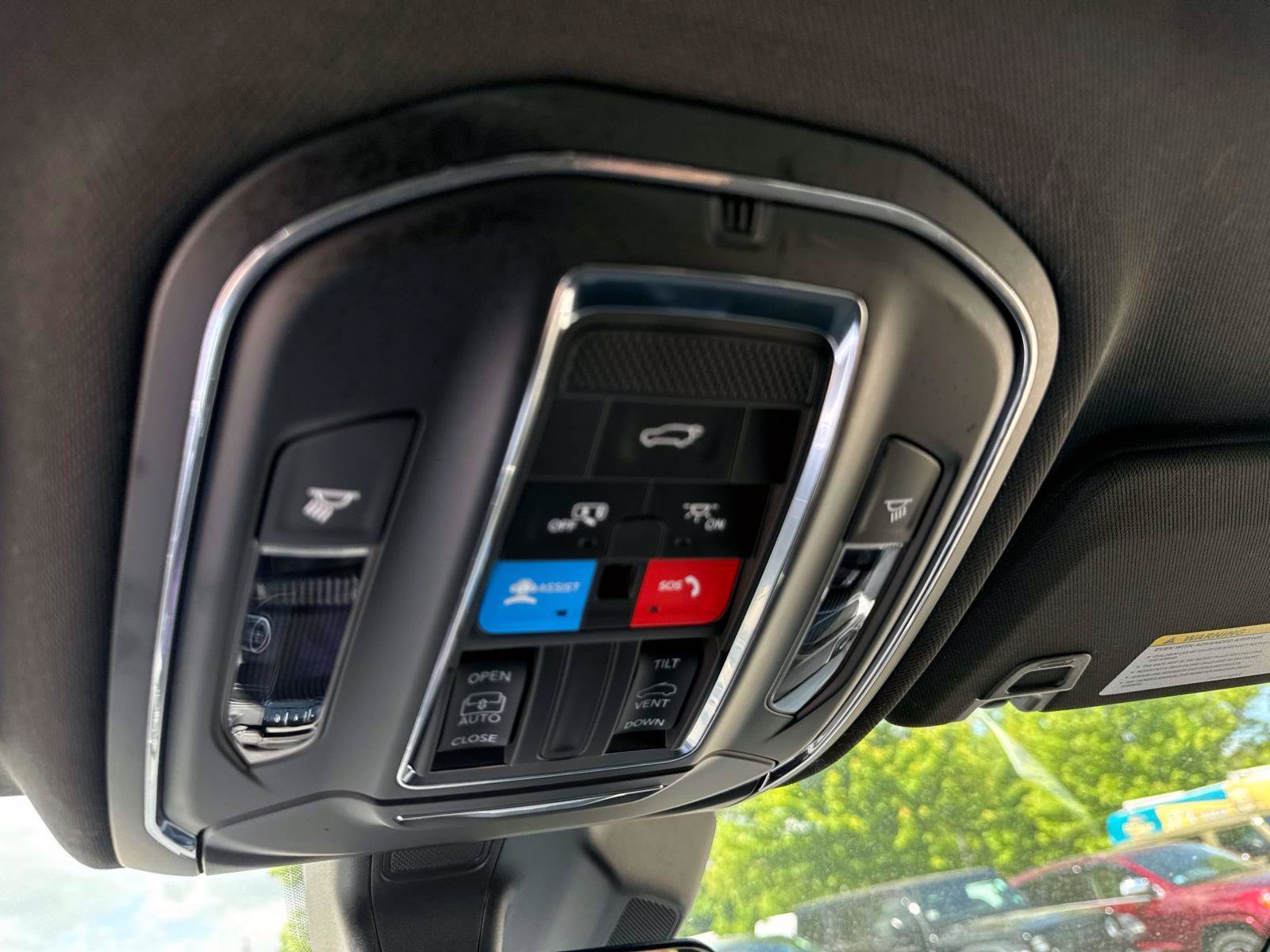 Used 2025 Jeep Grand Cherokee L Laredo w/ Luxury Tech Group I AWD/4WD image 19