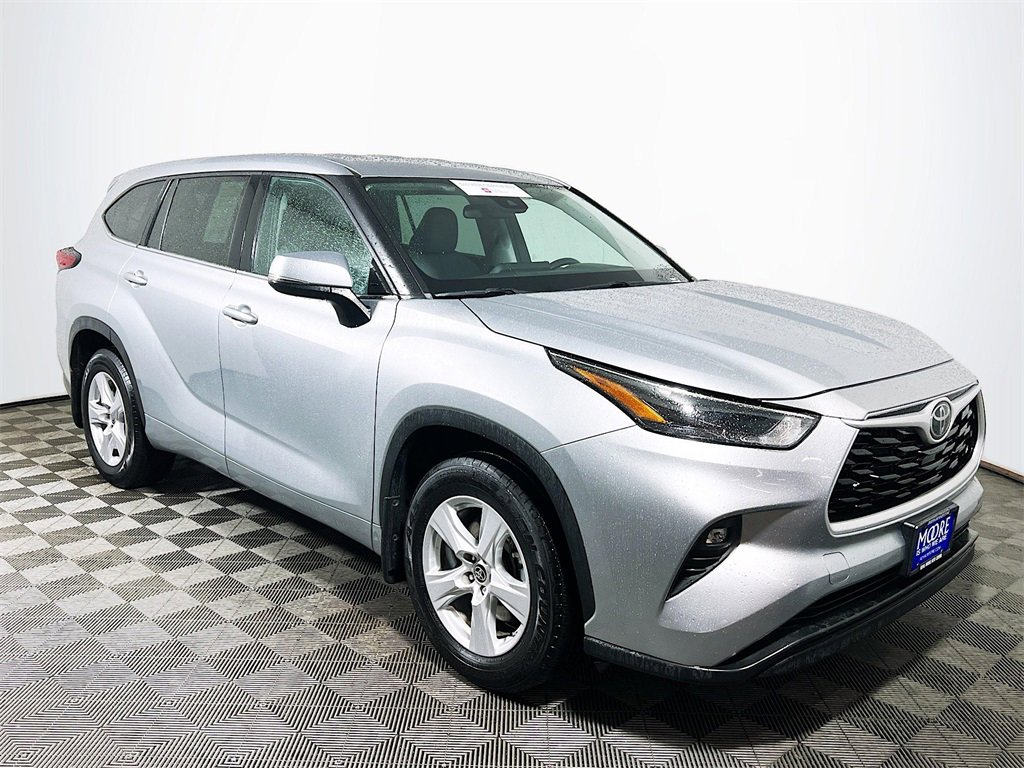 Certified 2022 Toyota Highlander LE image 1