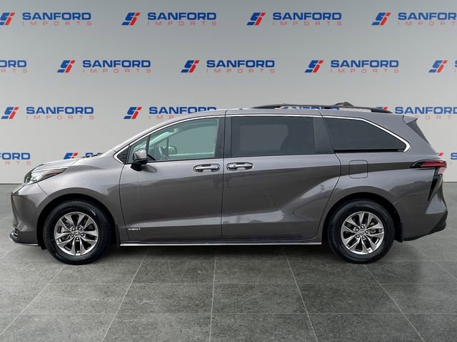 Used 2021 Toyota Sienna LE image 2