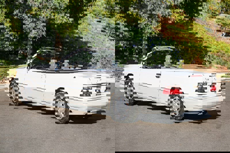 Used 1995 Mercedes-Benz E 320 Convertible image 33