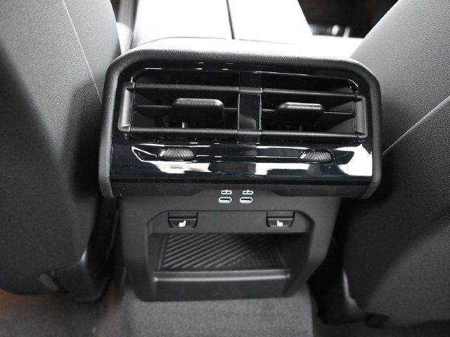 New 2026 BMW i5 eDrive40 AWD/4WD image 16