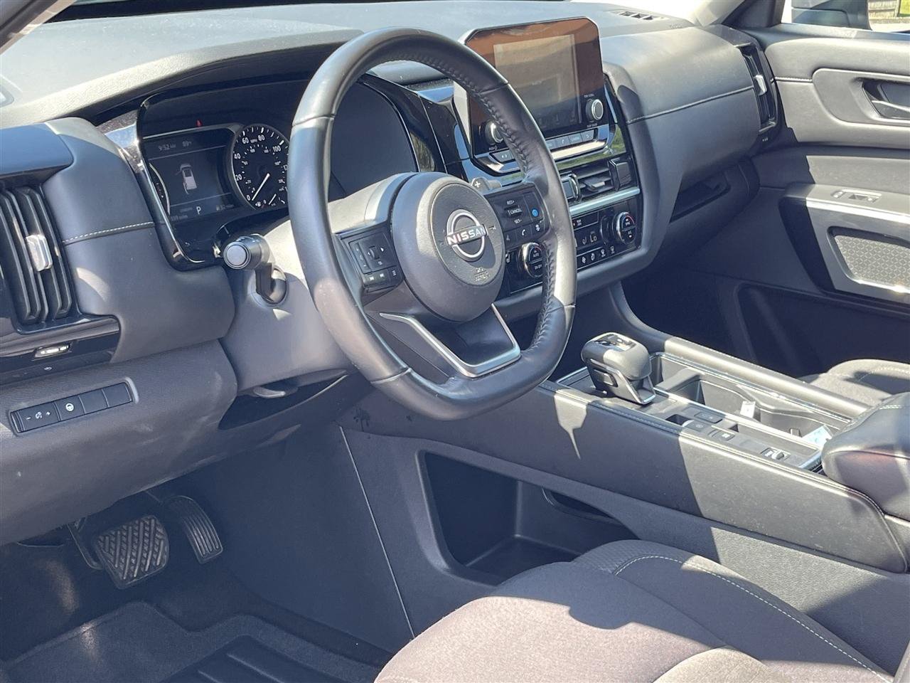 Used 2024 Nissan Pathfinder SV FWD image 15