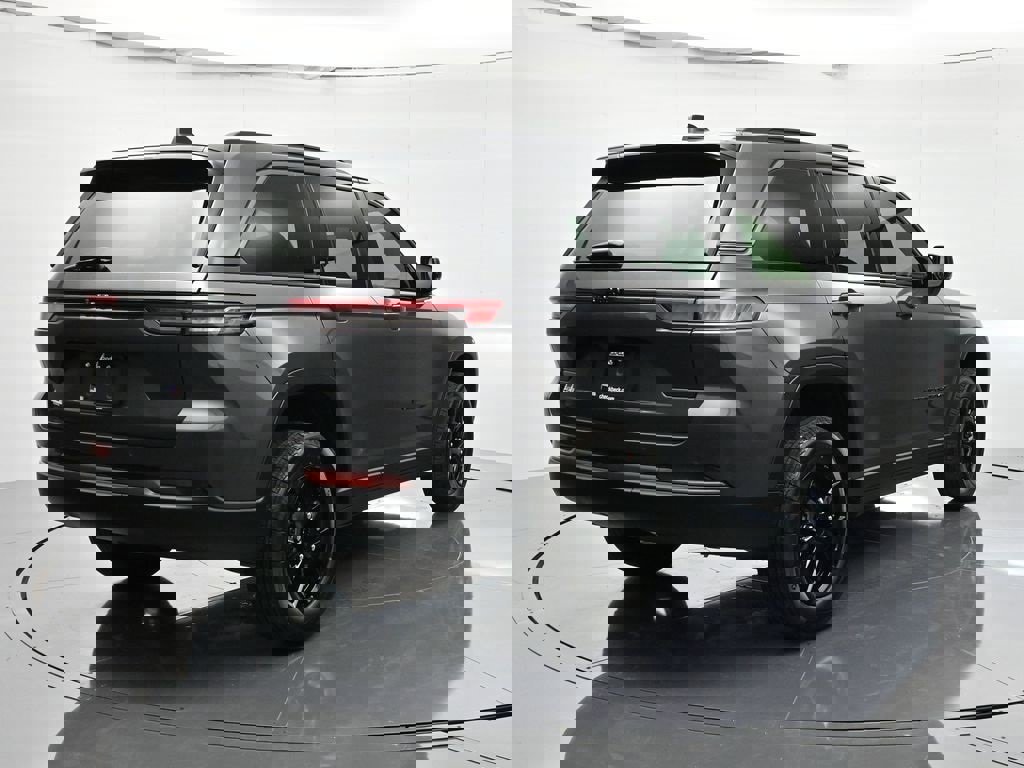 New 2026 Jeep Grand Cherokee Altitude image 5