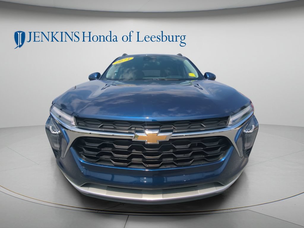 Used 2024 Chevrolet Trax LT w/ LT Convenience Package FWD image 9