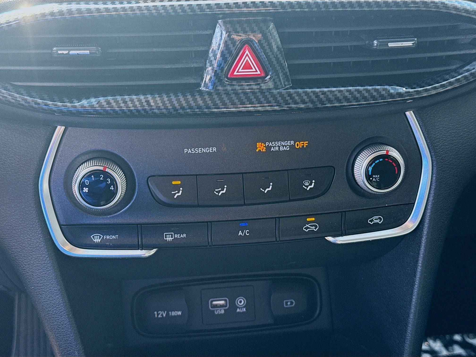 Used 2020 Hyundai Santa Fe SE w/ Cargo Package image 12