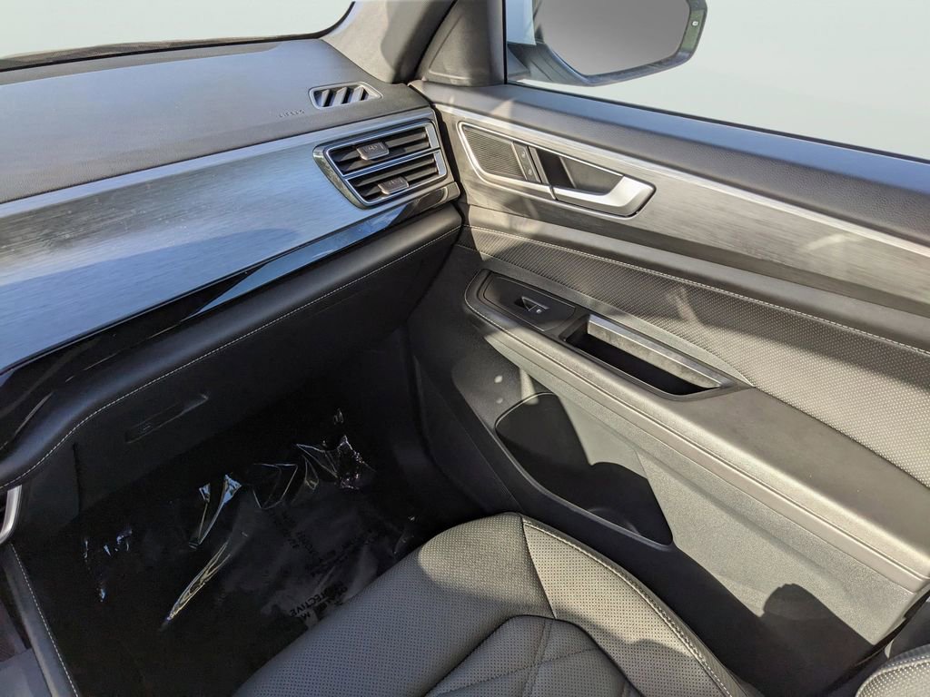 Certified 2025 Volkswagen Atlas Cross Sport SE FWD image 16