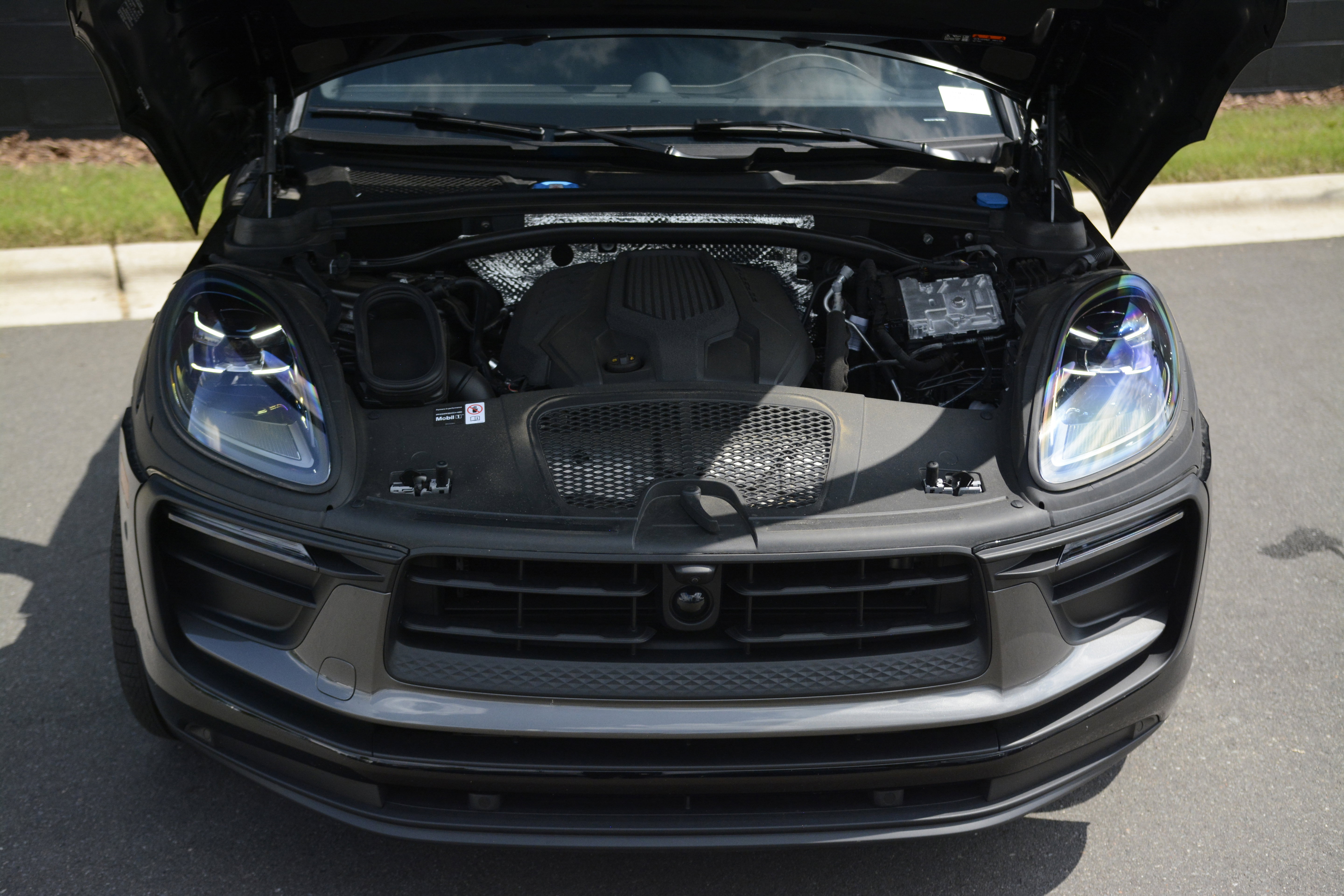 Certified 2026 Porsche Macan Turbo AWD/4WD image 37