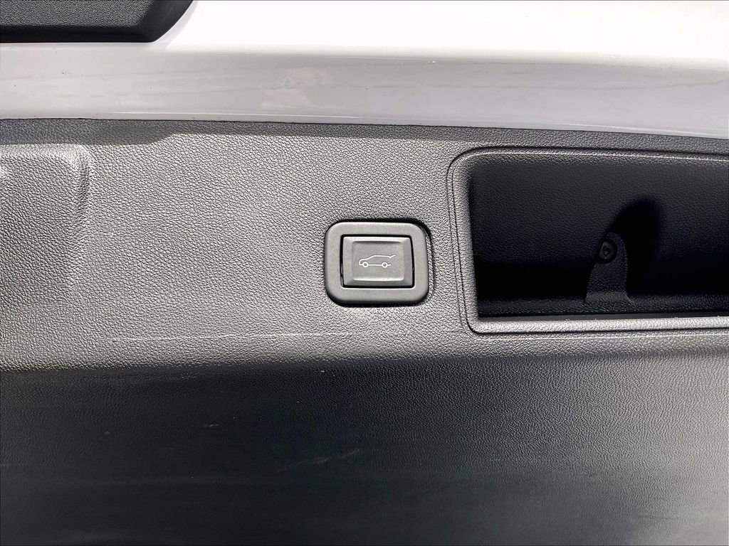 Used 2024 GMC Terrain SLT image 35