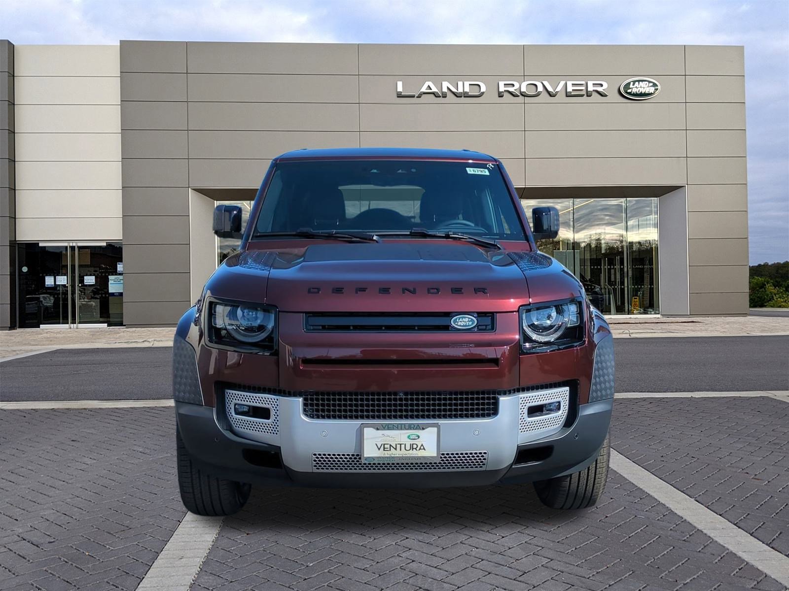 New 2025 Land Rover Defender 130 S image 2